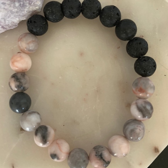 Crystal diffuser bracelet. - Picture 3 of 3